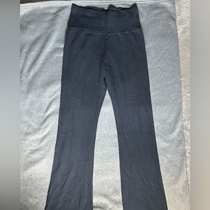 Brandy Melville navy flare leggings